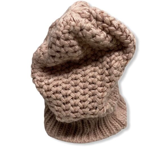 Pale pink slouch beanie hat - Picture 5 of 6